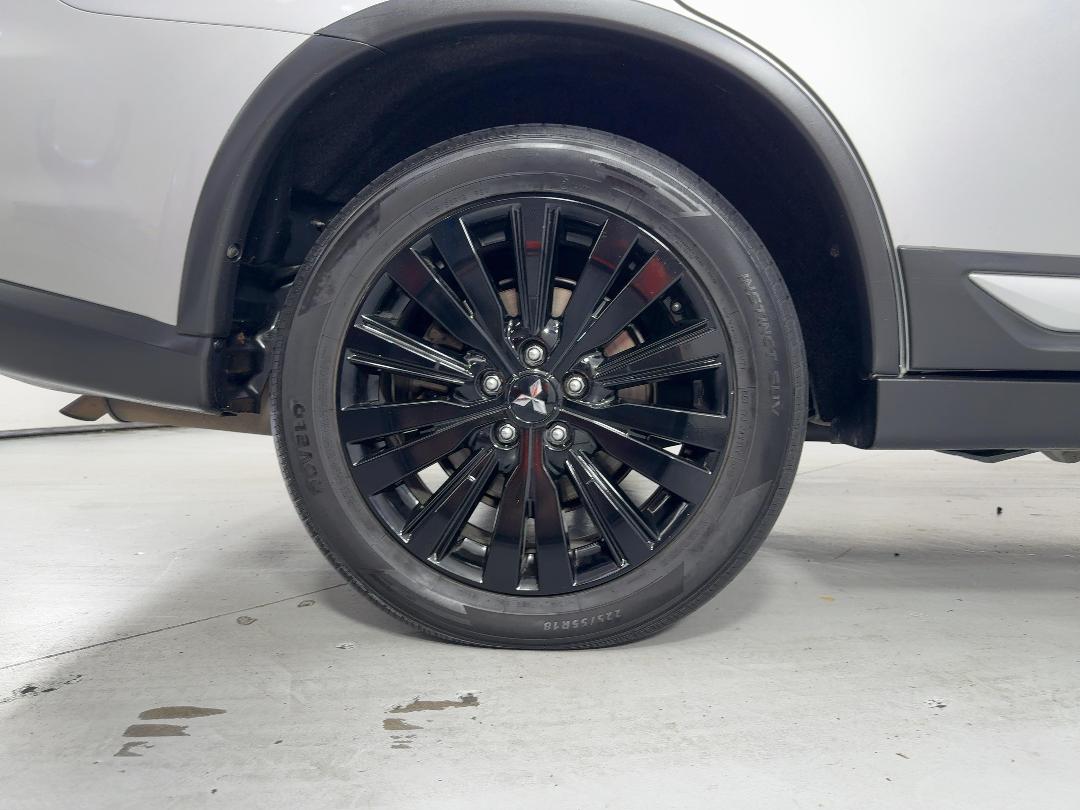 Photo '12' of Mitsubishi Outlander