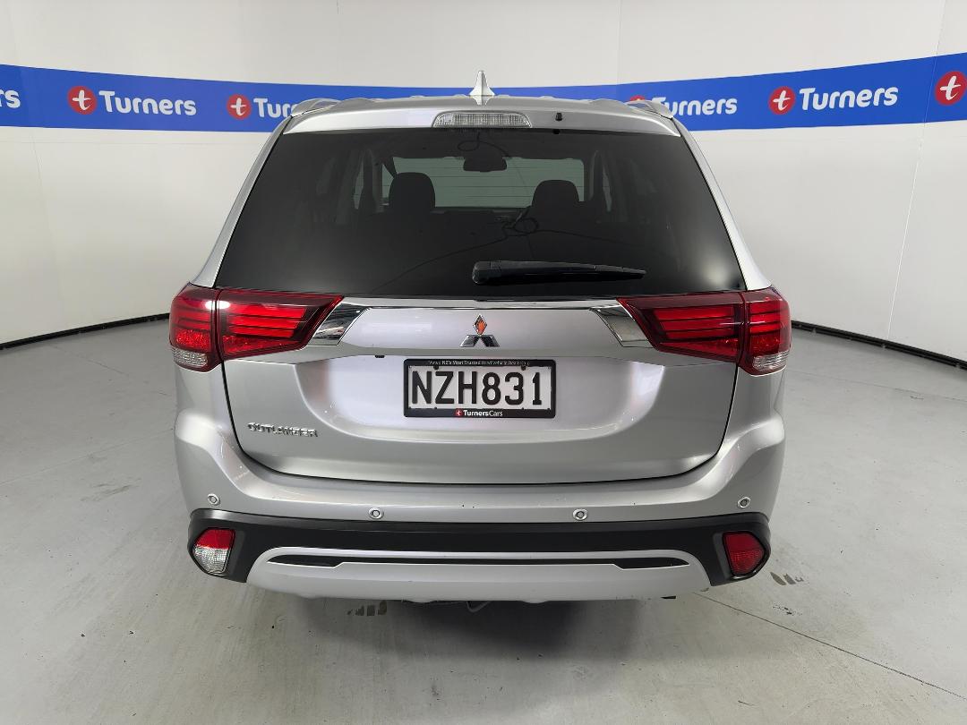Photo '6' of Mitsubishi Outlander