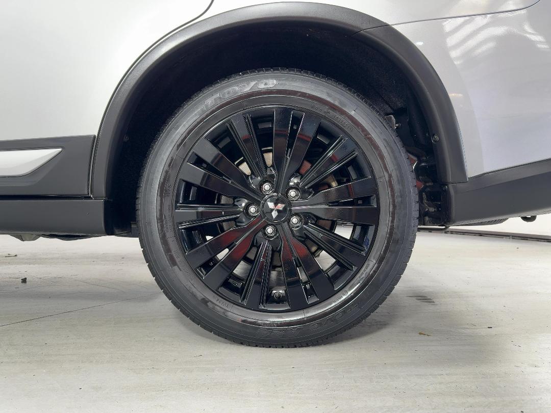 Photo '11' of Mitsubishi Outlander