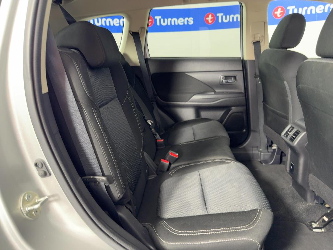 Photo '20' of Mitsubishi Outlander