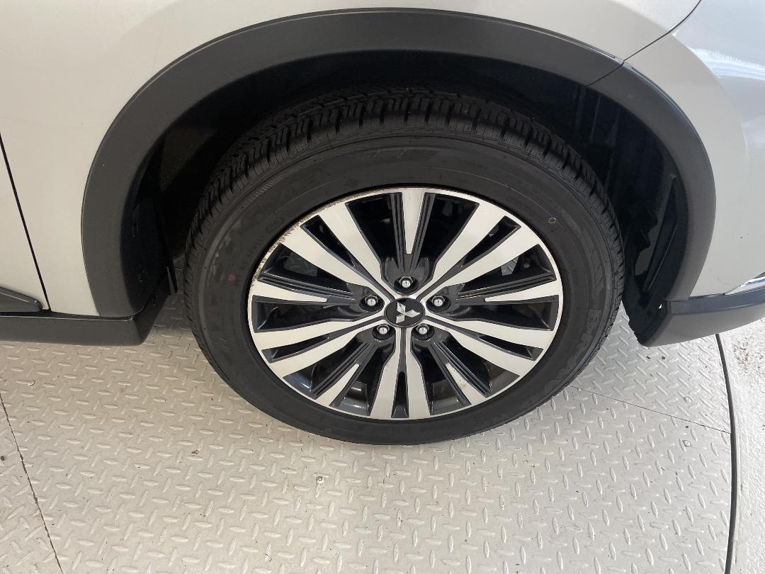 Photo '9' of Mitsubishi Outlander Photo '9' of Mitsubishi Outlander