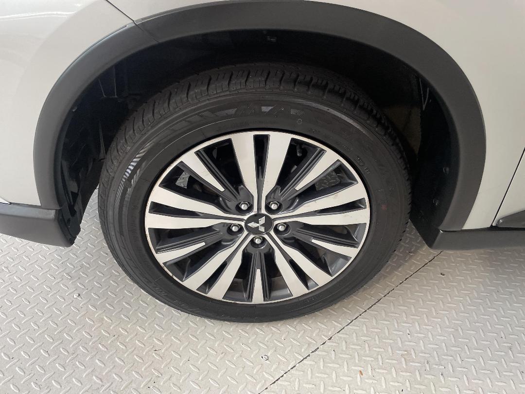 Photo '10' of Mitsubishi Outlander Photo '10' of Mitsubishi Outlander