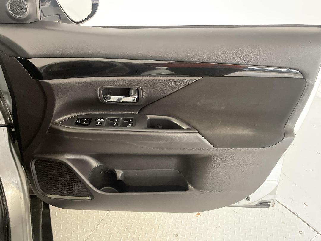 Photo '15' of Mitsubishi Outlander Photo '15' of Mitsubishi Outlander