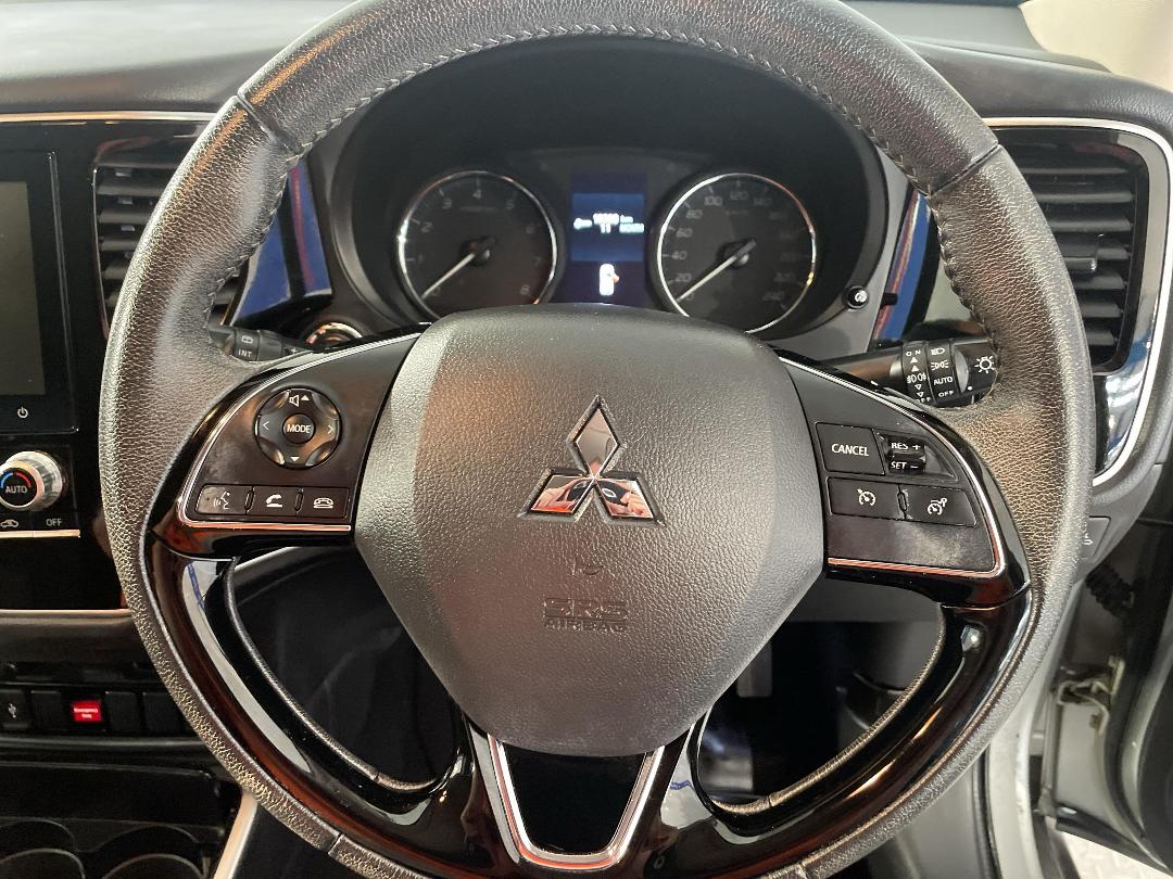 Photo '28' of Mitsubishi Outlander Photo '28' of Mitsubishi Outlander