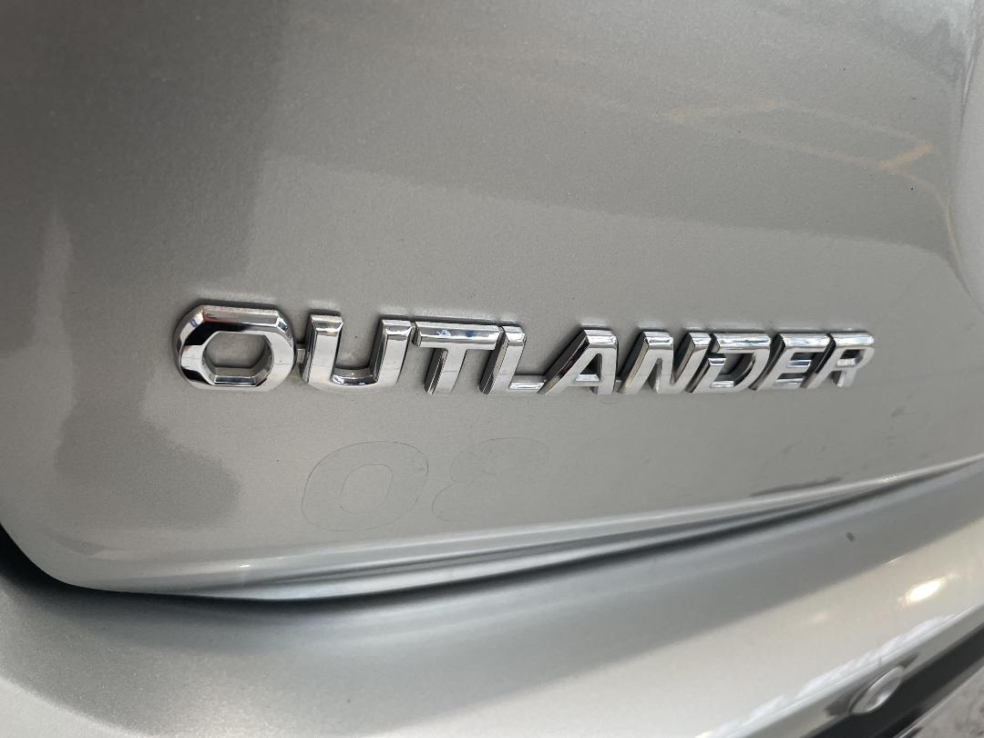 Photo '36' of Mitsubishi Outlander Photo '36' of Mitsubishi Outlander