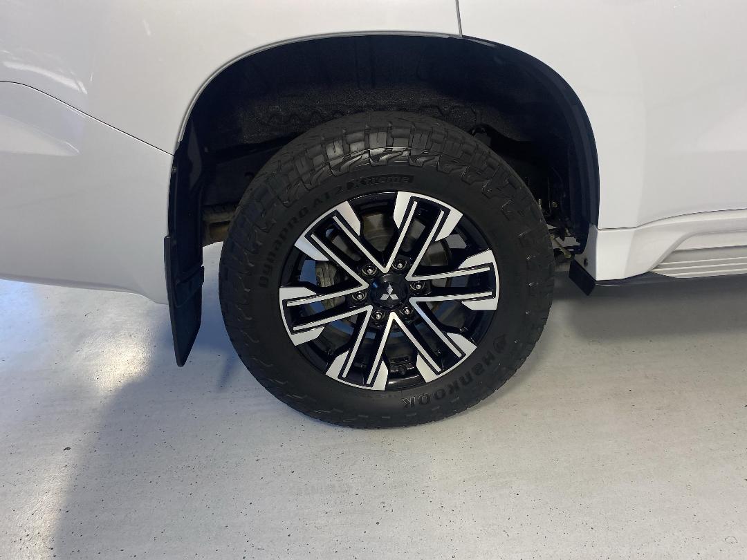 Photo '12' of Mitsubishi Pajero Sport