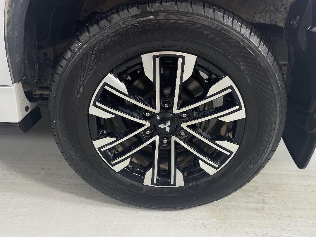 Photo '11' of Mitsubishi Pajero Sport