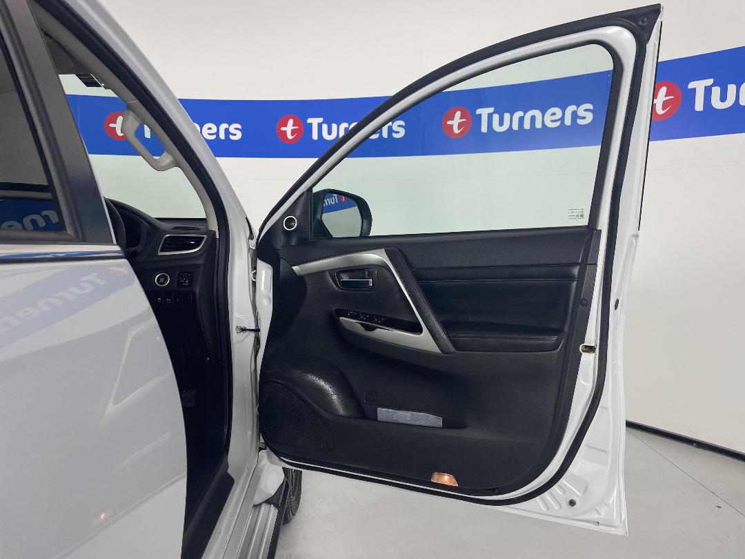 Photo '15' of Mitsubishi Pajero Sport