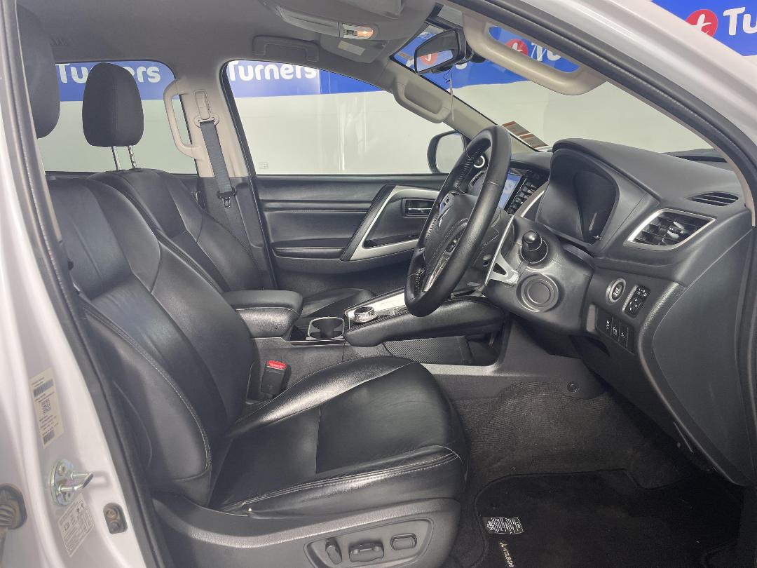 Photo '16' of Mitsubishi Pajero Sport