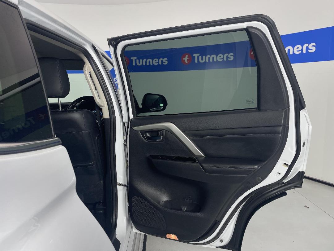 Photo '19' of Mitsubishi Pajero Sport