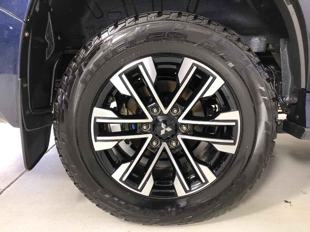 Photo '12' of Mitsubishi Pajero Sport