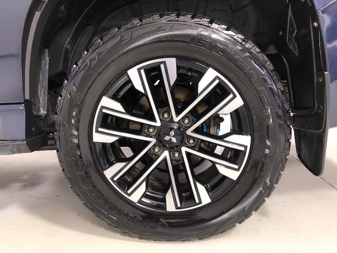 Photo '11' of Mitsubishi Pajero Sport