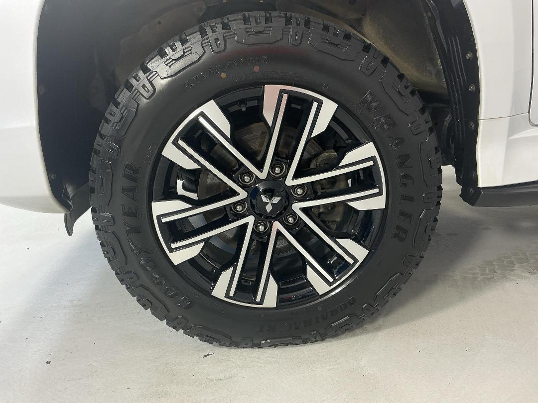 Photo '10' of Mitsubishi Pajero Sport