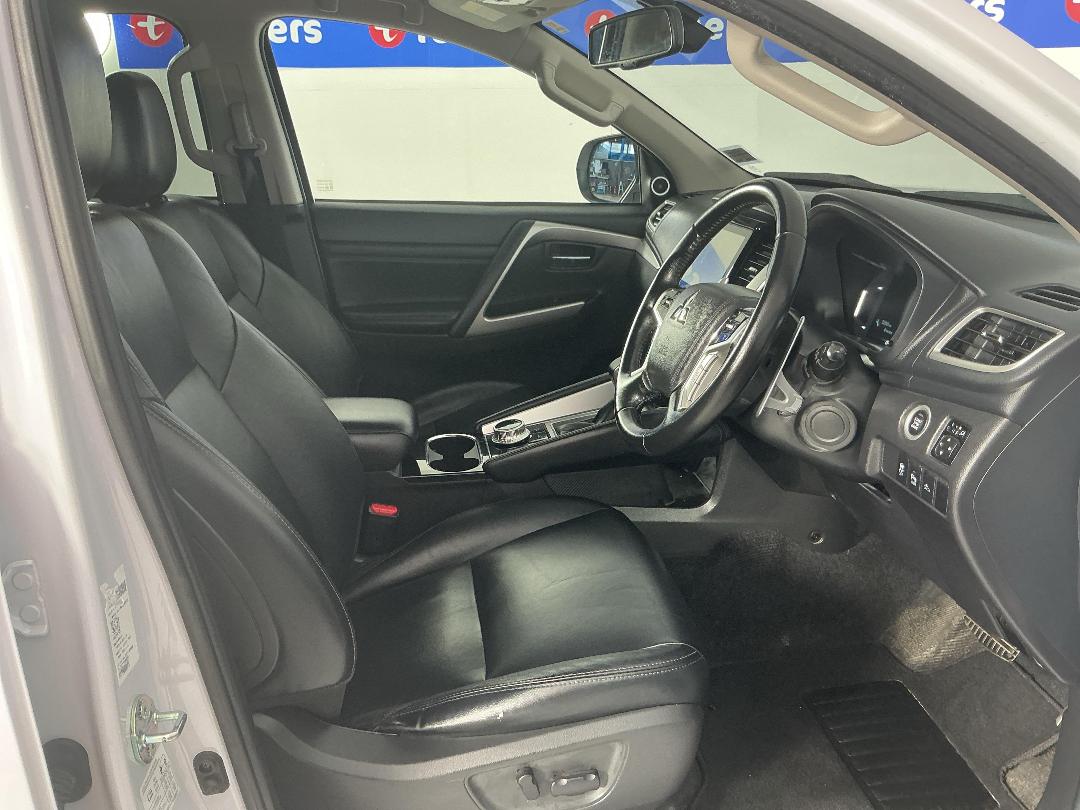 Photo '16' of Mitsubishi Pajero Sport