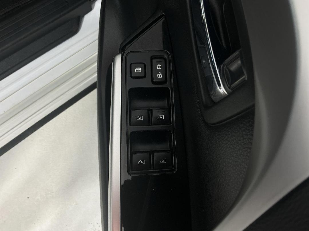 Photo '23' of Mitsubishi Pajero Sport