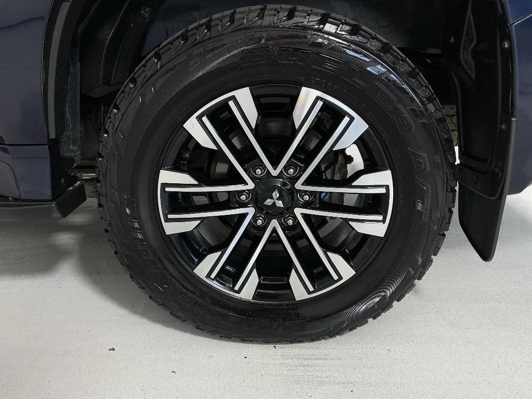 Photo '11' of Mitsubishi Pajero Sport