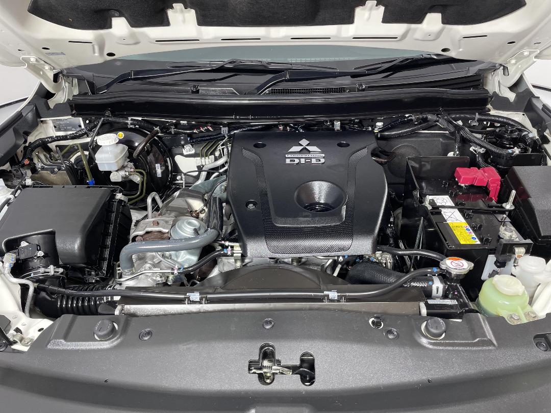 Photo '13' of Mitsubishi Pajero Sport