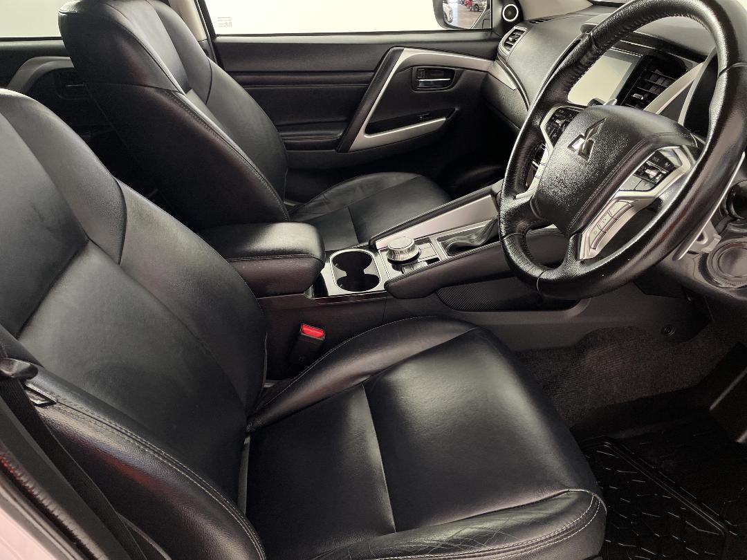 Photo '16' of Mitsubishi Pajero Sport