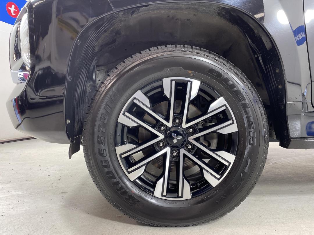 Photo '10' of Mitsubishi Pajero Sport Photo '10' of Mitsubishi Pajero Sport