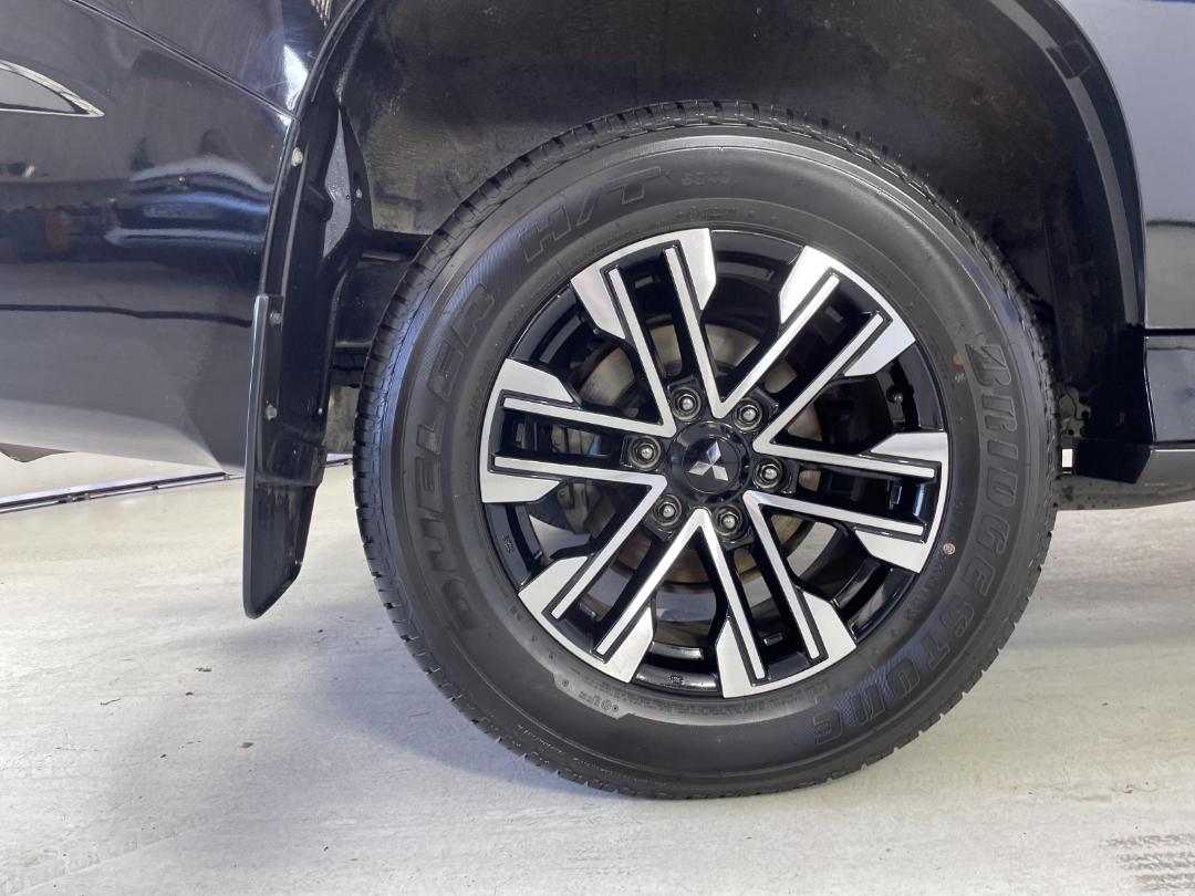 Photo '12' of Mitsubishi Pajero Sport Photo '12' of Mitsubishi Pajero Sport