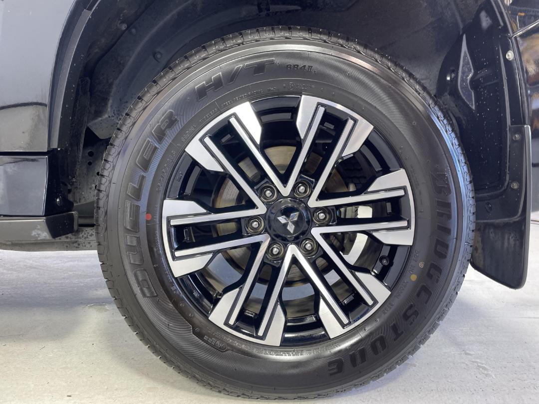 Photo '11' of Mitsubishi Pajero Sport Photo '11' of Mitsubishi Pajero Sport