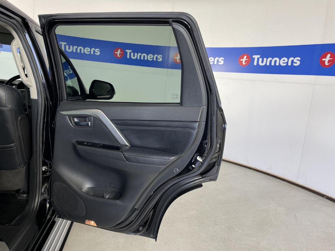 Photo '19' of Mitsubishi Pajero Sport Photo '19' of Mitsubishi Pajero Sport