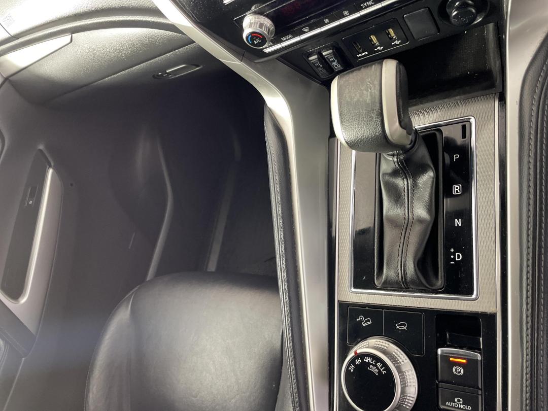 Photo '18' of Mitsubishi Pajero Sport Photo '18' of Mitsubishi Pajero Sport