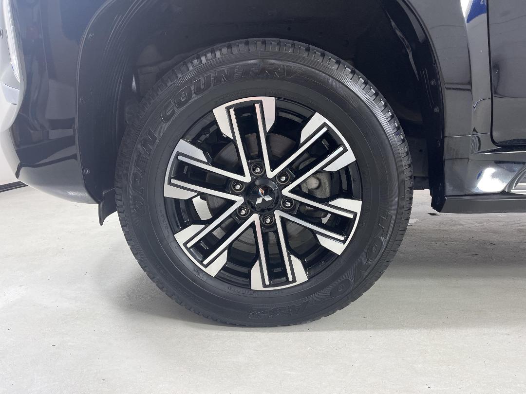 Photo '10' of Mitsubishi Pajero Sport