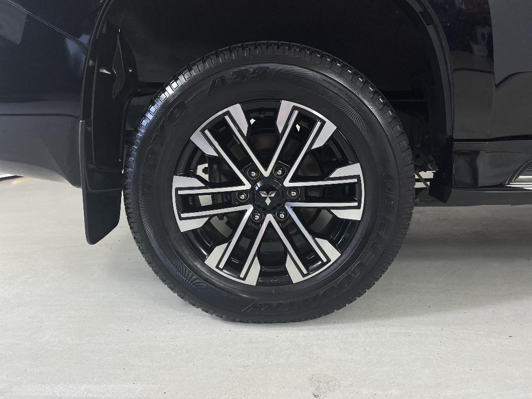 Photo '12' of Mitsubishi Pajero Sport