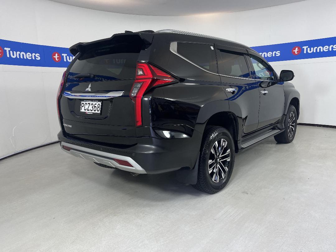 Photo '7' of Mitsubishi Pajero Sport