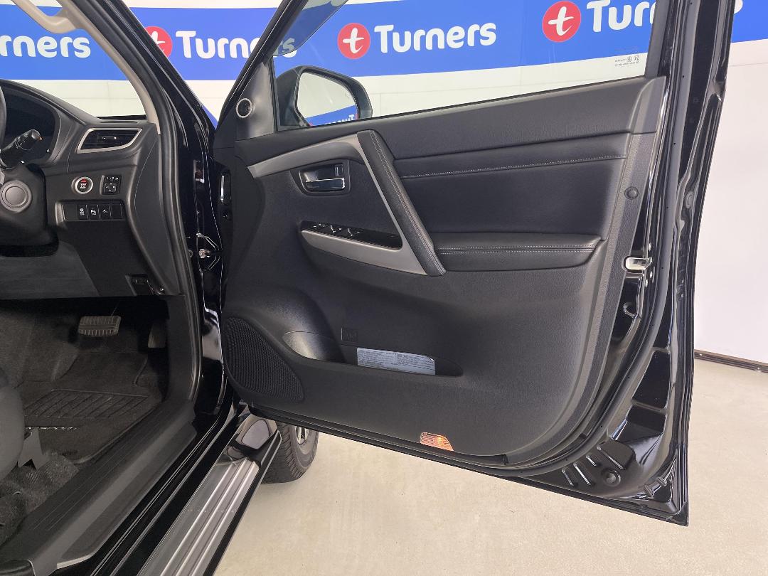 Photo '15' of Mitsubishi Pajero Sport