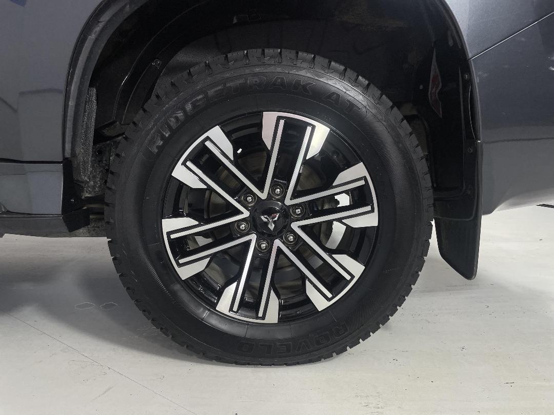 Photo '11' of Mitsubishi Pajero Sport