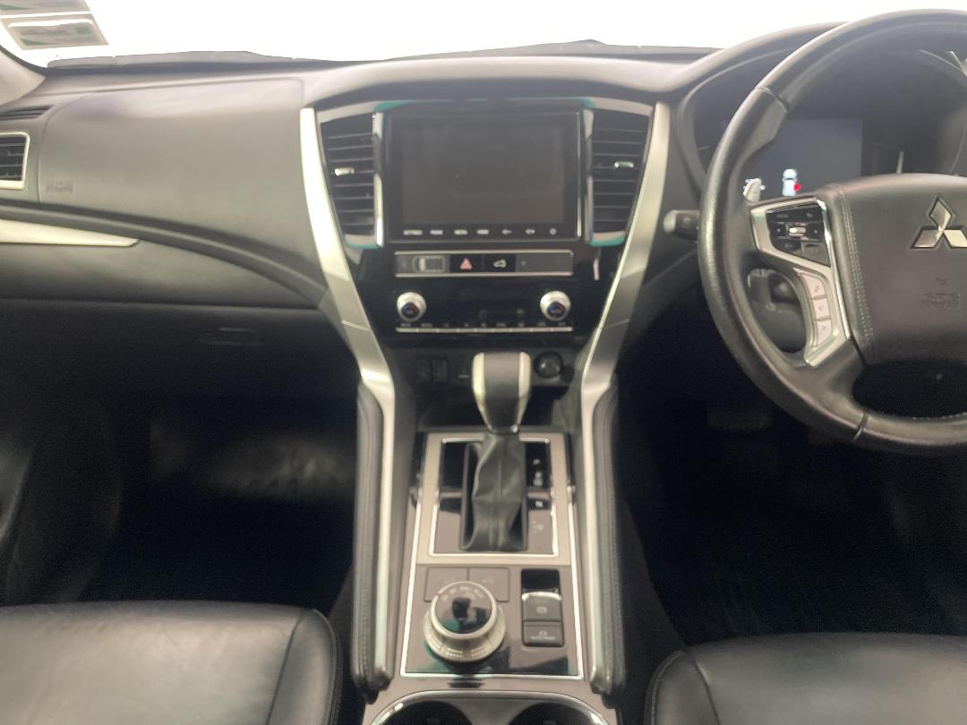 Photo '18' of Mitsubishi Pajero Sport