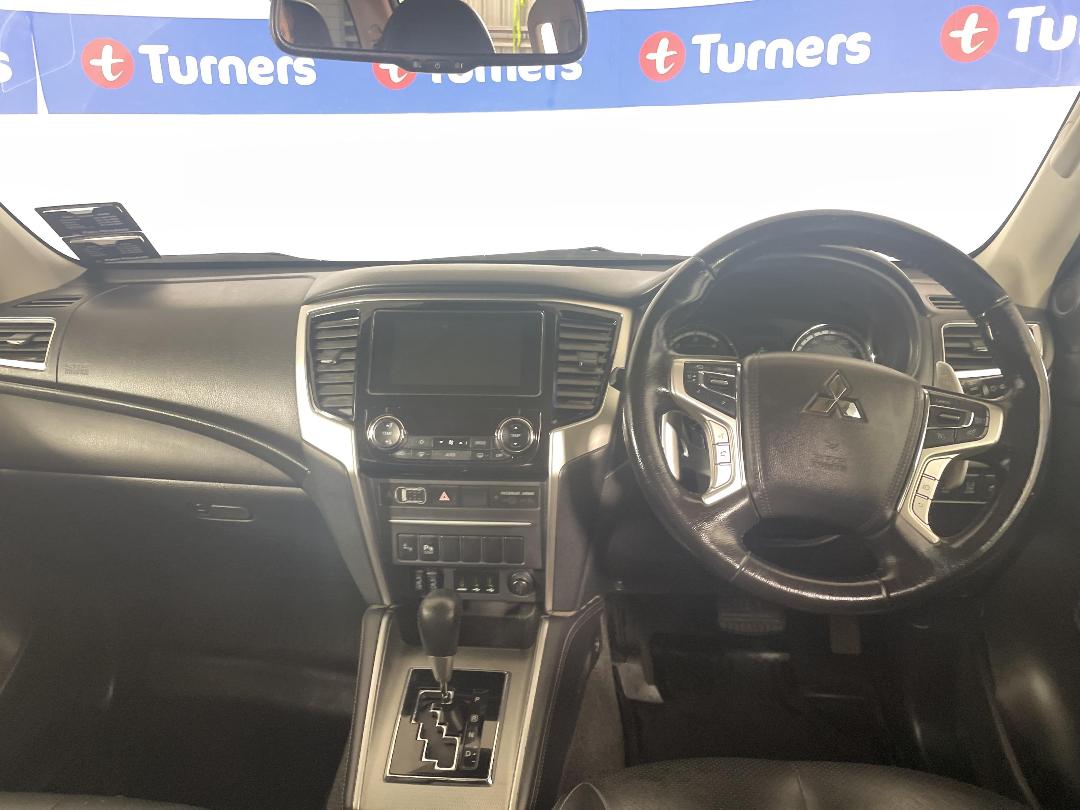 Photo '17' of Mitsubishi Triton