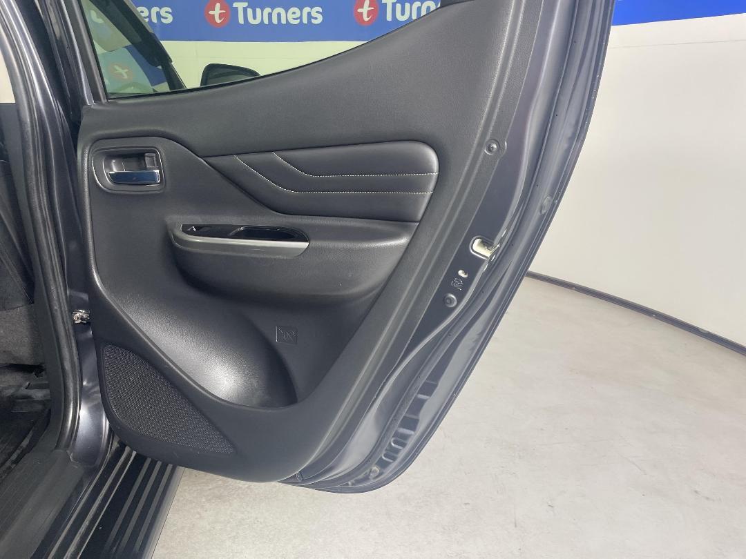 Photo '19' of Mitsubishi Triton