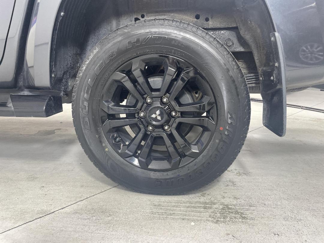 Photo '11' of Mitsubishi Triton