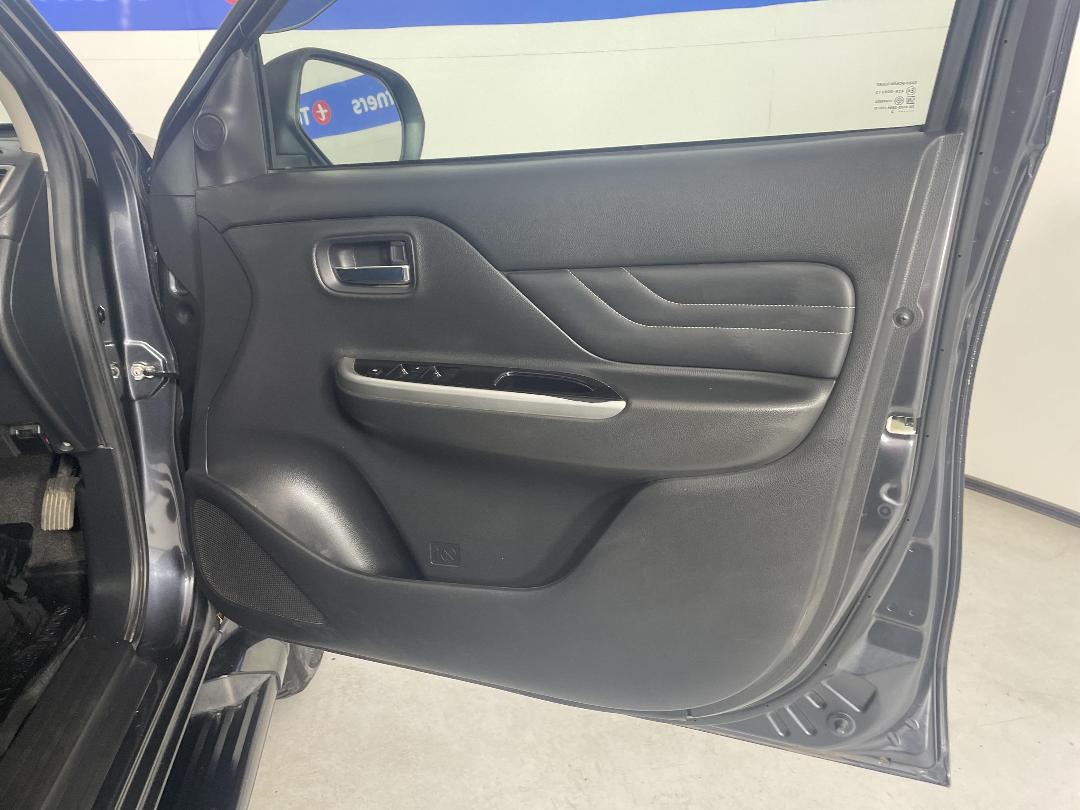 Photo '15' of Mitsubishi Triton