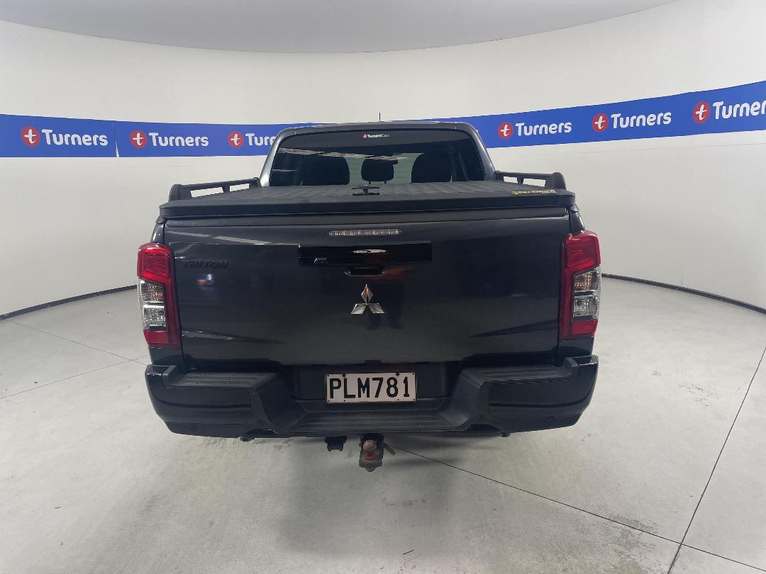 Photo '6' of Mitsubishi Triton