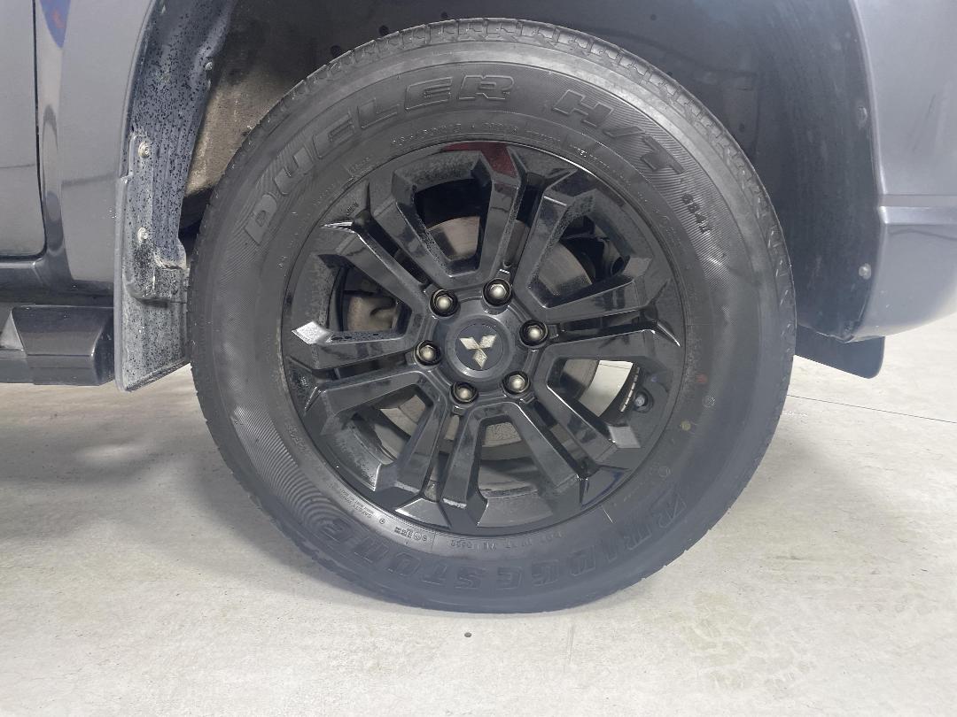 Photo '9' of Mitsubishi Triton