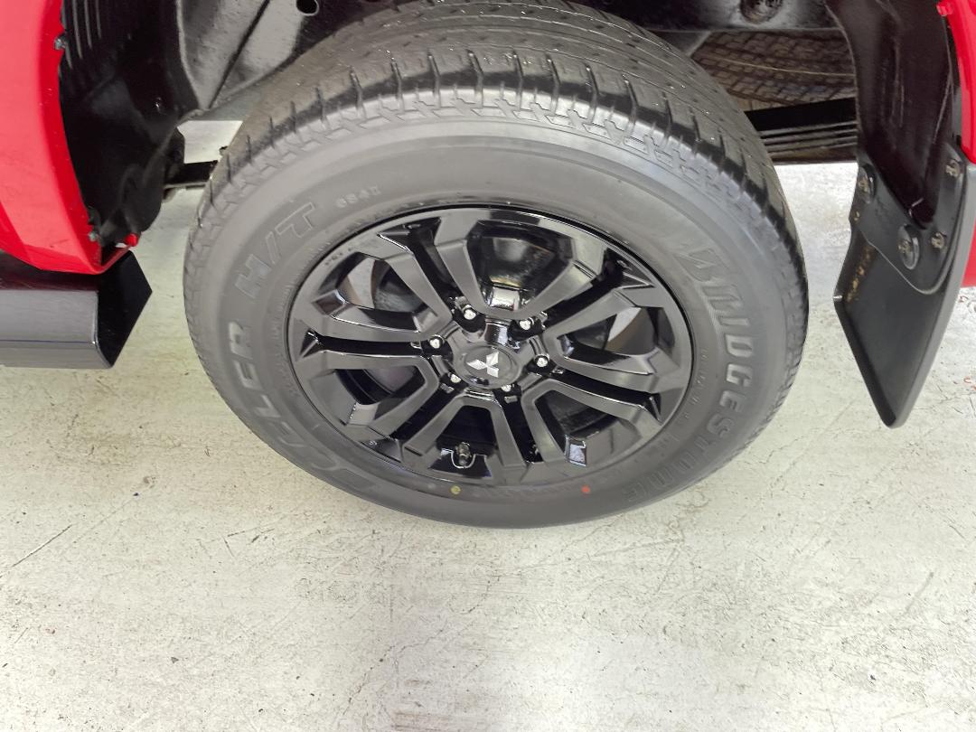 Photo '11' of Mitsubishi Triton