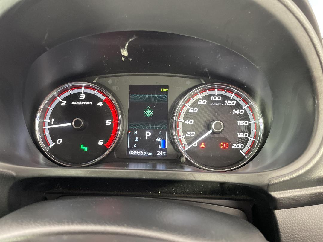 Photo '21' of Mitsubishi Triton