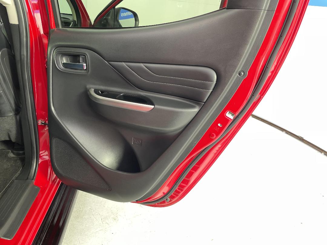 Photo '19' of Mitsubishi Triton