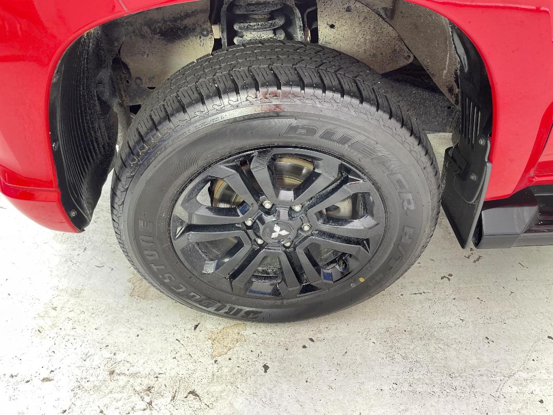 Photo '10' of Mitsubishi Triton