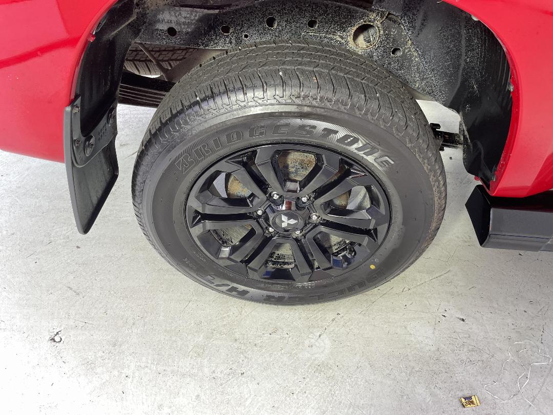 Photo '12' of Mitsubishi Triton