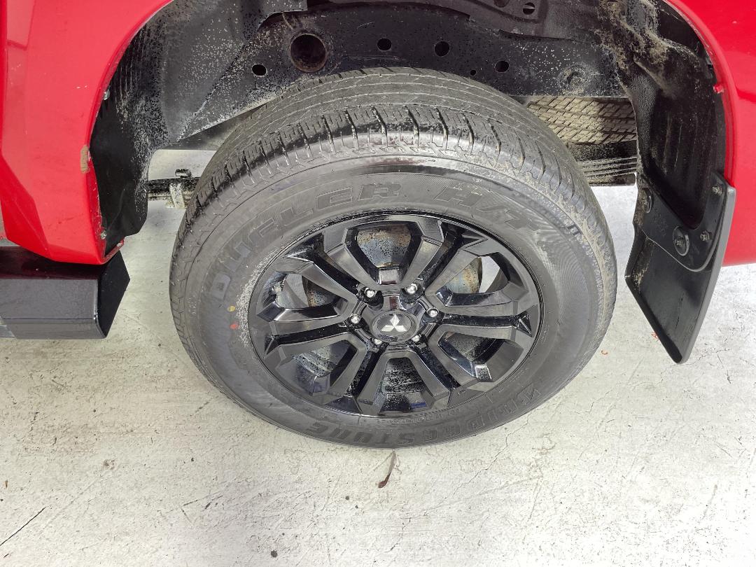 Photo '11' of Mitsubishi Triton