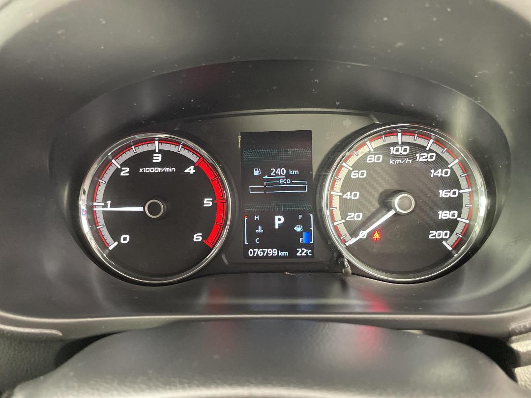 Photo '21' of Mitsubishi Triton