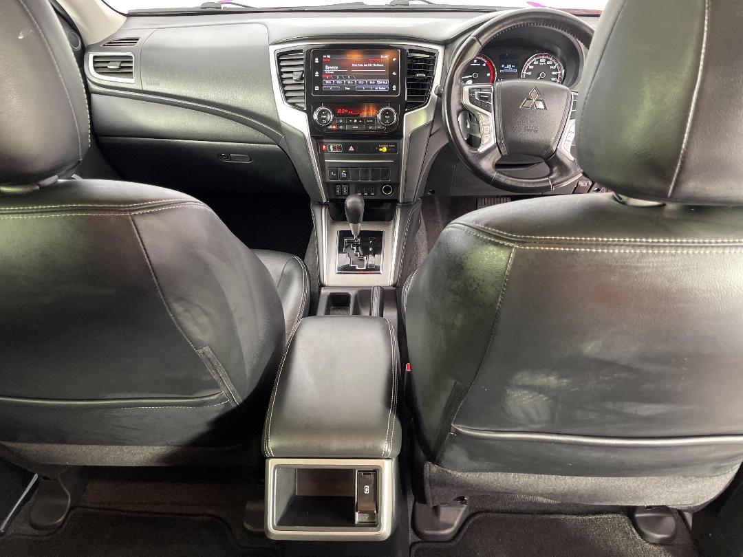 Photo '18' of Mitsubishi Triton