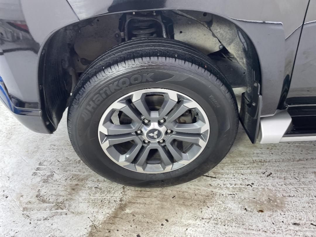 Photo '10' of Mitsubishi Triton