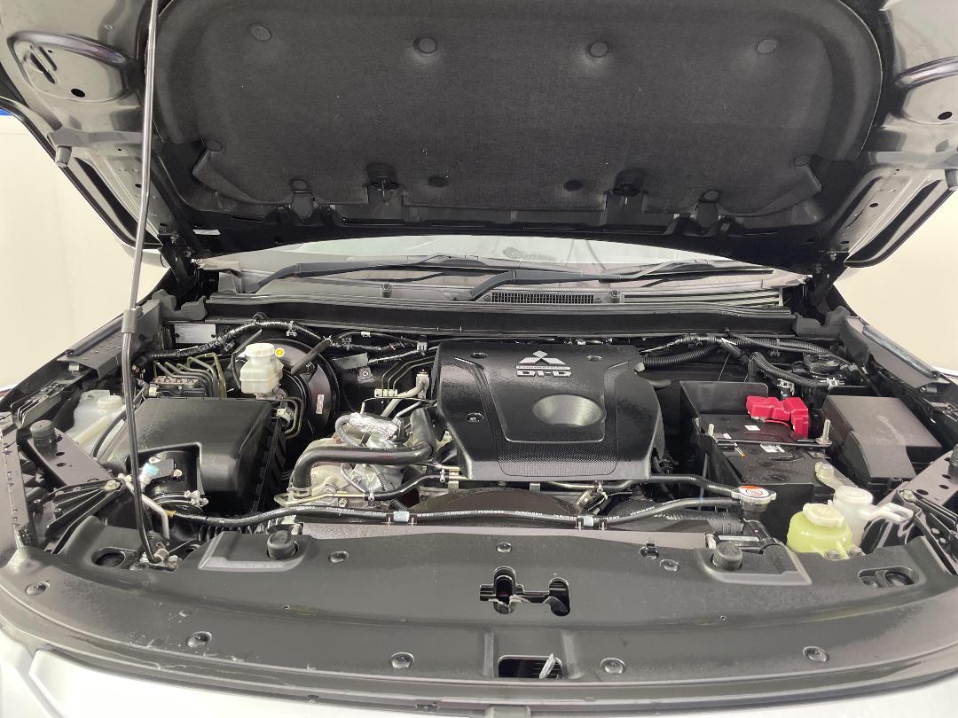 Photo '13' of Mitsubishi Triton