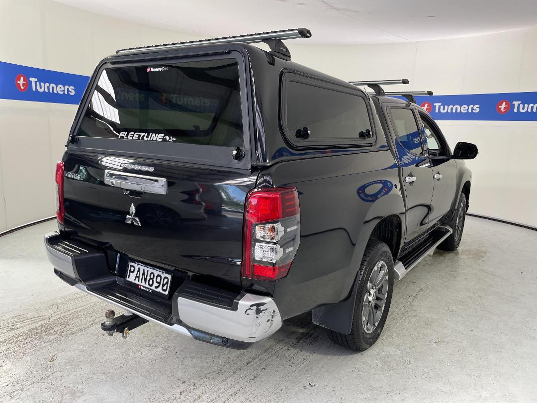 Photo '7' of Mitsubishi Triton